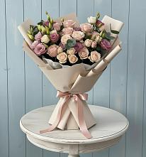 Букет цветов из:  Розы и Лизиантусы в Кысыл-Сыре