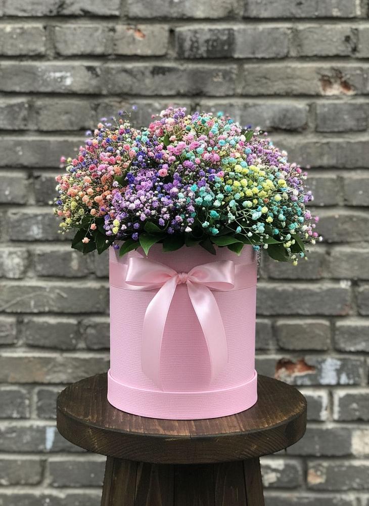 Цветочная композиция из Гипсофила и Розы в шляпной коробке в Кысыл-Сыре
