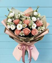 Букет цветов из:  Розы, Альстромерии и Лизиантусы в Кысыл-Сыре