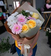 Букет цветов из:  Герберы, Розы и Хризантемы в Кысыл-Сыре
