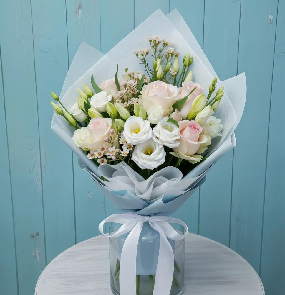 Букет цветов из: Розы и Лизиантусы в Кысыл-Сыре