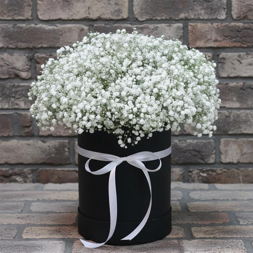 Цветочная композиция из Гипсофила в шляпной коробке в Кысыл-Сыре