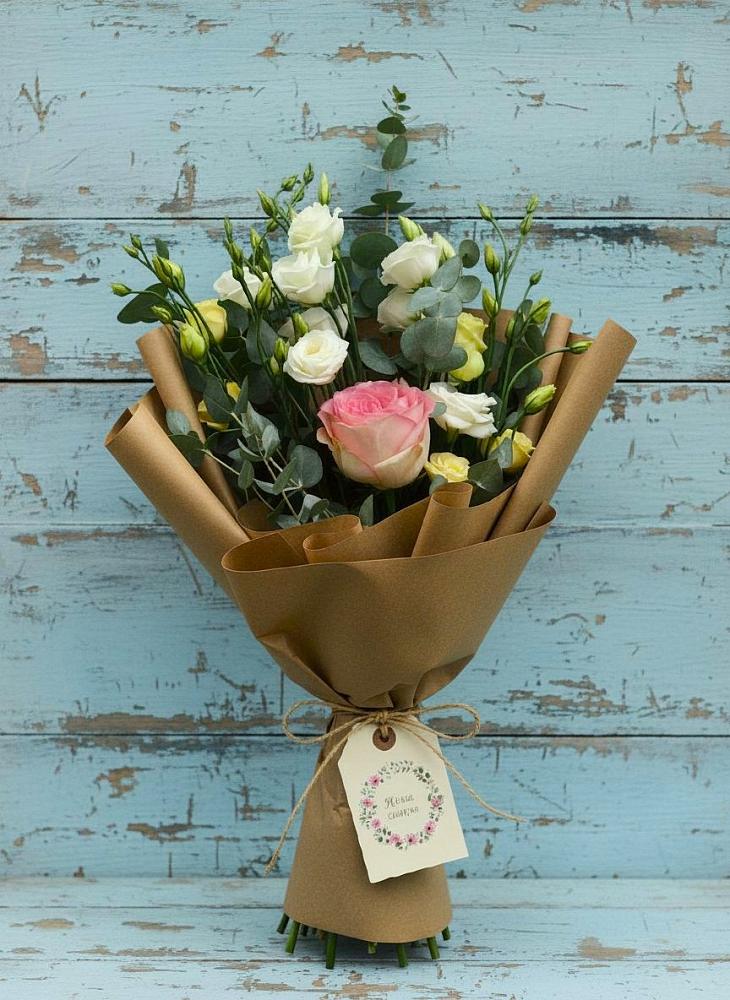 Букет цветов из: Розы и Лизиантусы в Кысыл-Сыре