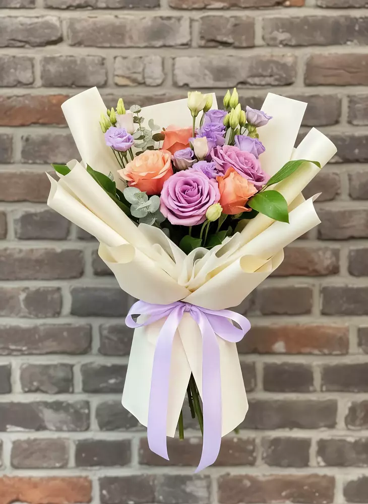 Букет цветов из: Лизиантусы и Розы в Кысыл-Сыре