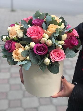Цветочная композиция из Розы в шляпной коробке в Кысыл-Сыре