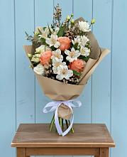 Букет цветов из:  Альстромерии, Лизиантусы, Розы и Хризантемы в Кысыл-Сыре