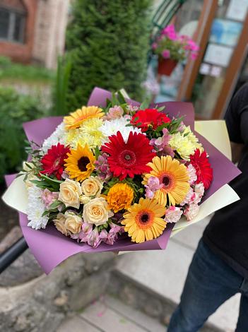 Букет цветов из: Герберы, Ромашки, Хризантемы, Розы и Подсолнухи в Кысыл-Сыре