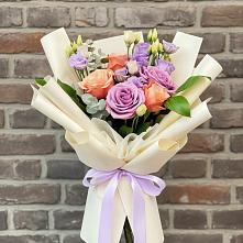 Букет цветов из:  Лизиантусы и Розы в Кысыл-Сыре