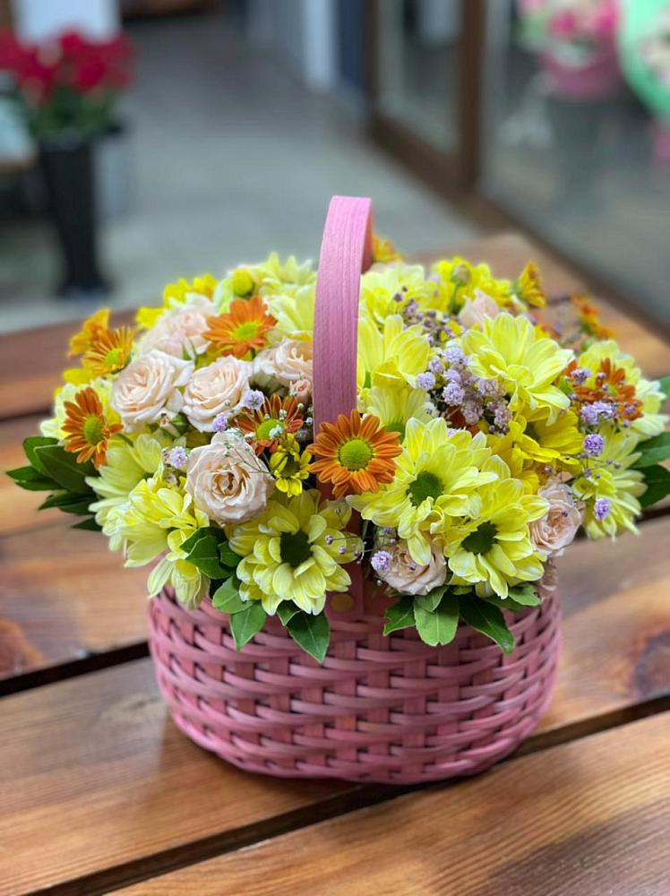 Цветочная композиция из Хризантемы и Розы в корзине в Кысыл-Сыре