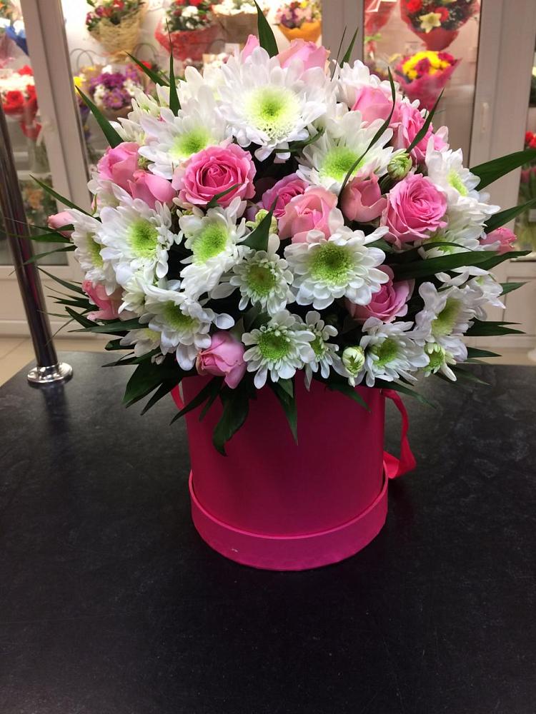 Цветочная композиция из Розы и Хризантемы в шляпной коробке в Кысыл-Сыре