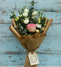 Букет цветов из:  Розы и Лизиантусы в Кысыл-Сыре