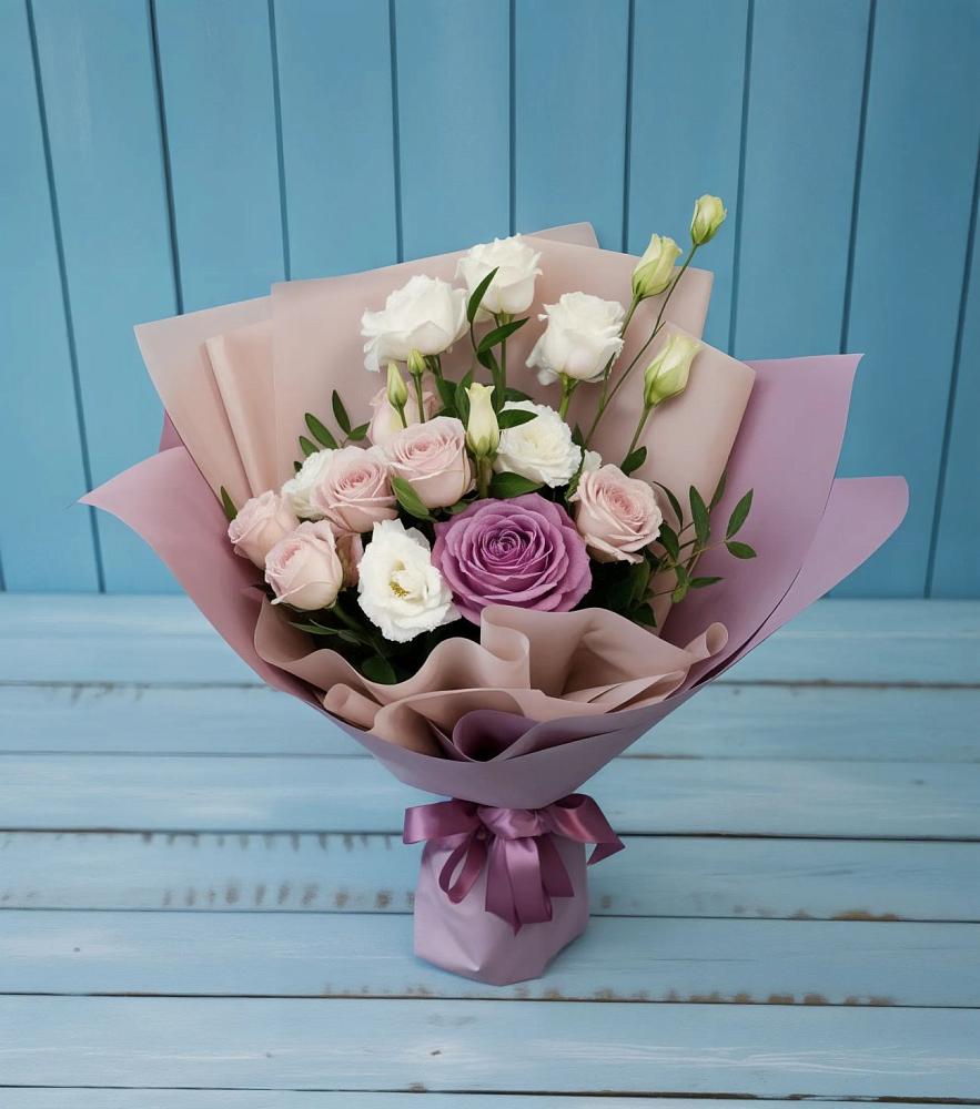 Букет цветов из: Розы и Лизиантусы в Кысыл-Сыре